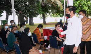Didampingi Menteri, Presiden RI Tinjau Pelaksanaan Vaksinasi Massal di Waduk Pluit