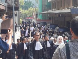 Ratusan Advokat Mendampingi Kamaruddin Simanjuntak di Bareskrim Polri