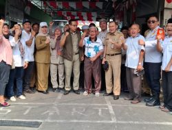 Camat Gropet Resmikan Acara Bedah Rumah di Jelambar Jakbar